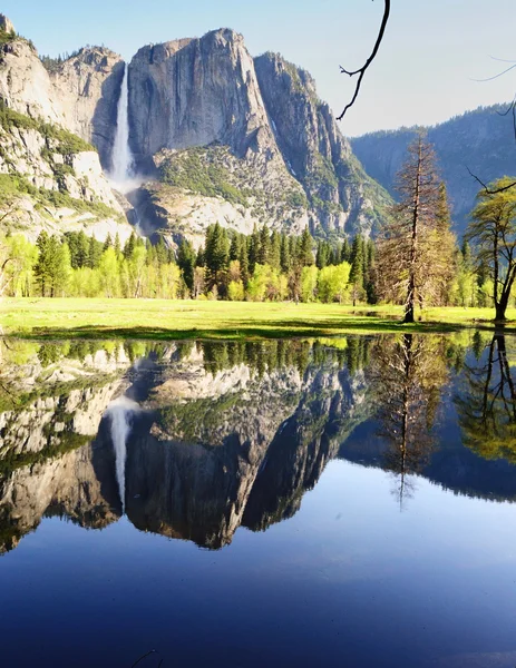 Una bella vista dal ponte oscillante Yosemite — Foto Stock