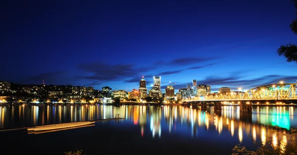 A visão noturna do horizonte de Portland — Fotografia de Stock