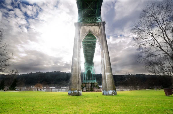 Las altas torres del puente histórico de St Jones —  Fotos de Stock