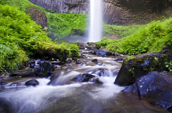 Krásný latourell vodopády — Stock fotografie