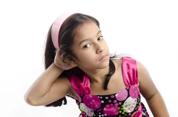 Uma menina bonita ordenando em sua casa — Fotografia de Stock