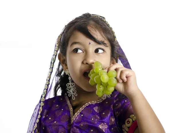 Een schattig klein meisje opdat haar thuis — Stockfoto