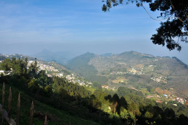 Kodaikanal, Tamil Nadu, Hindistan 'da güzel bir dağ kasabası manzarası