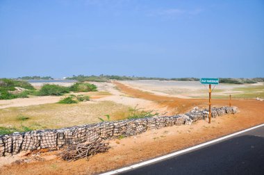 Arichal Munai, Dhanushkodi, Tamil Nadu, Hindistan yolu boyunca uzanan kum bölgesi.