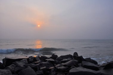 Hint Okyanusu 'nda gün doğumu Pondicherry, Tamil Nadu, Hindistan