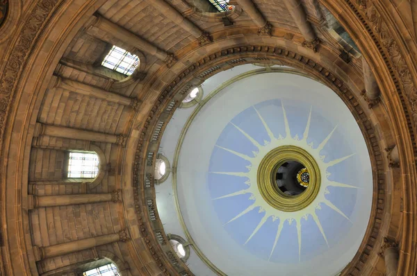 Kolkata, Hindistan - 12 Aralık 2019: Kolkata 'daki İngiliz Kraliçesi Victoria Anıtı' nın iç görünüşü