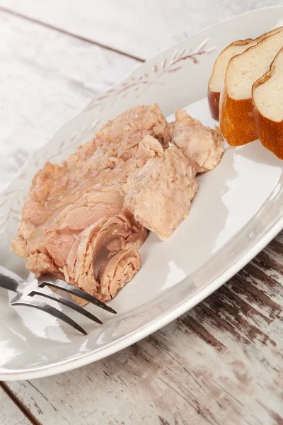 Tuna steak on plate. — Stock Photo, Image