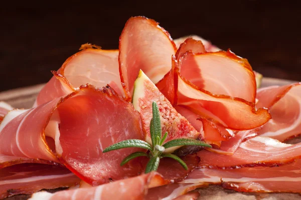 Prosciutto ainda vida . — Fotografia de Stock