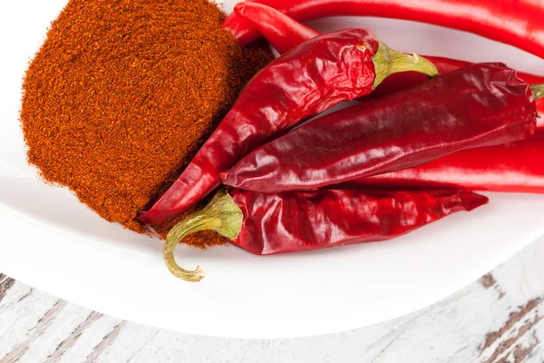 Chili en paprika achtergrond. — Stockfoto