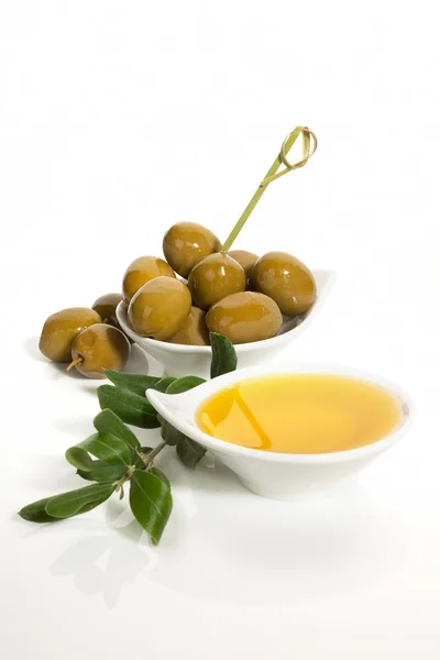 Green olives and extra virgin olive oil — Stock Photo, Image