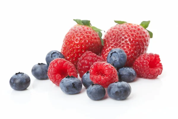 Beeren isoliert auf weißem Hintergrund. — Stockfoto