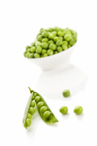 Fresh peas isolated. — Stock Photo, Image