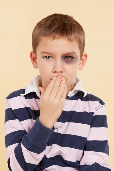 Häusliche Gewalt. psst, sag 's niemandem. — Stockfoto