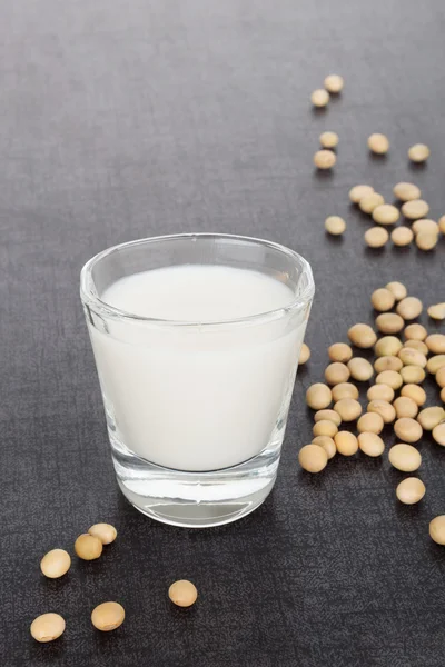 Soybeans and soy milk. — Stock Photo, Image