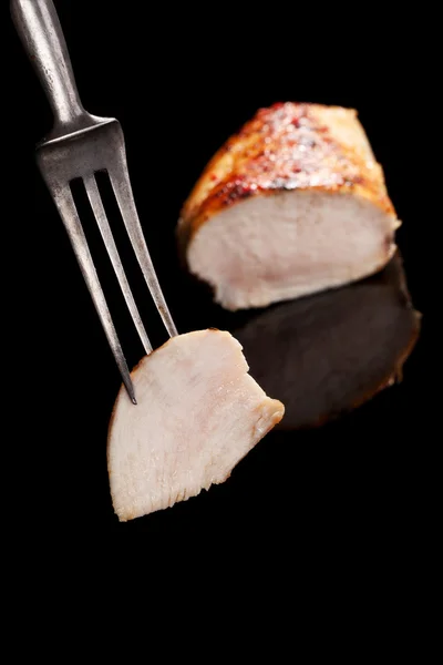 Pieza de pollo en tenedor antiguo . —  Fotos de Stock