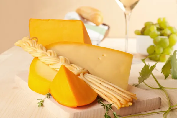 Queso y vino. — Foto de Stock