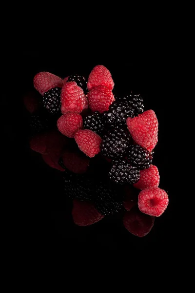 블랙에 고립 된 열매. — 스톡 사진