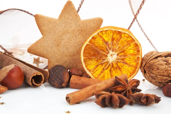 Traditional christmas. Gingerbread, orange, cinnamon and various — Stock Photo, Image