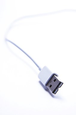 USB jakı beyaz zemin üzerine beyaz
