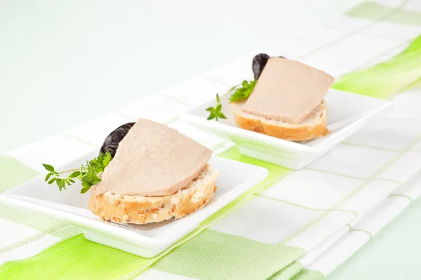 White bread pieces with pate and fresh herbs. — Stock Photo, Image