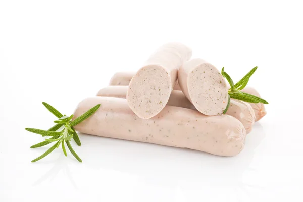 Várias salsichas bratwurst isoladas . — Fotografia de Stock