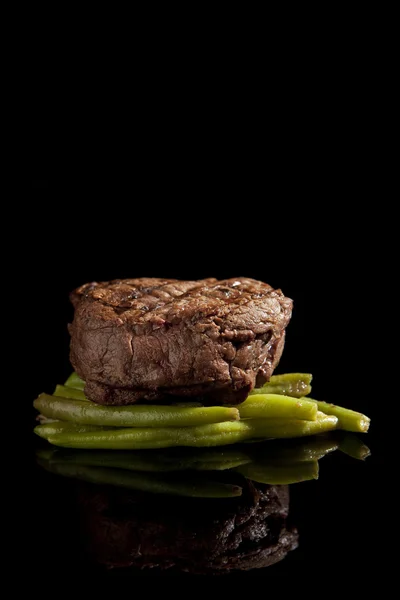 Biefstuk met bonen. — Stockfoto
