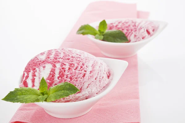 Delizioso gelato alla ciliegia . — Foto Stock