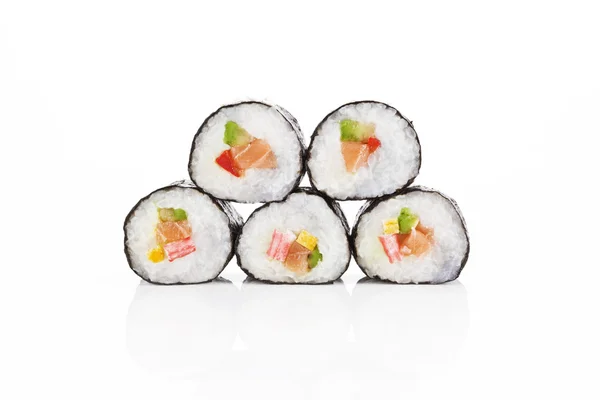 Maki sushi isolert på hvit . – stockfoto