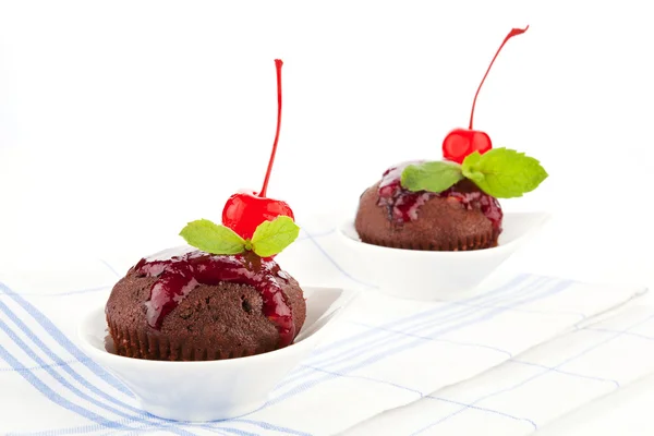 Muffins com guarnição de cereja . — Fotografia de Stock