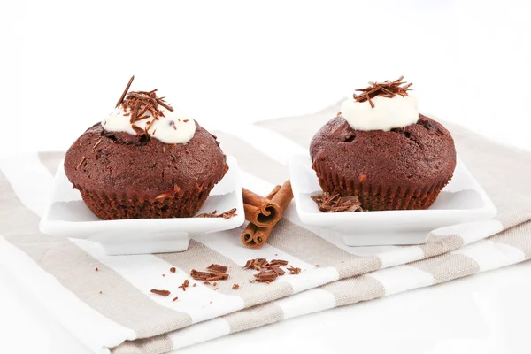 Twee heerlijke chocolade muffins. — Stockfoto