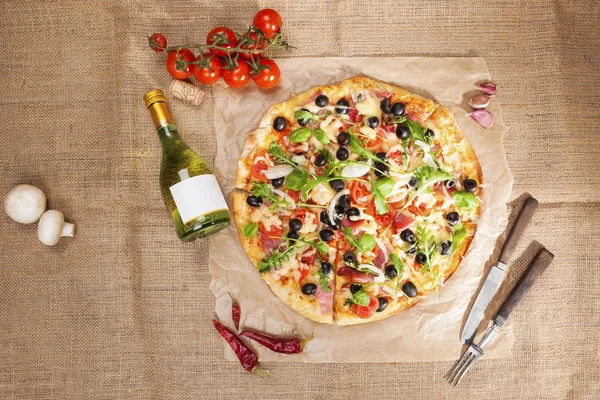 Pizza nach Landkreisart. — Stockfoto