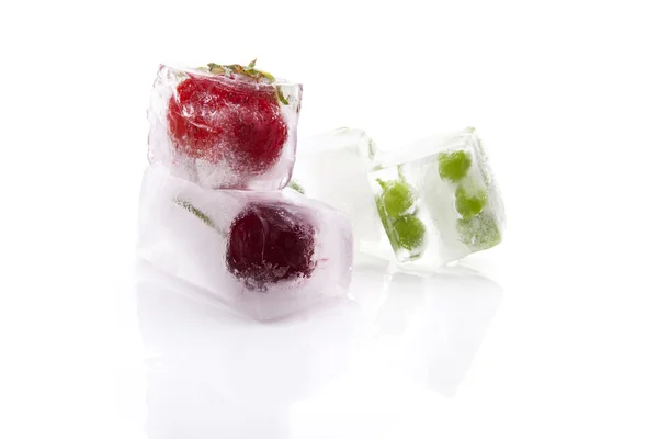 Frutas e produtos hortícolas congelados . — Fotografia de Stock