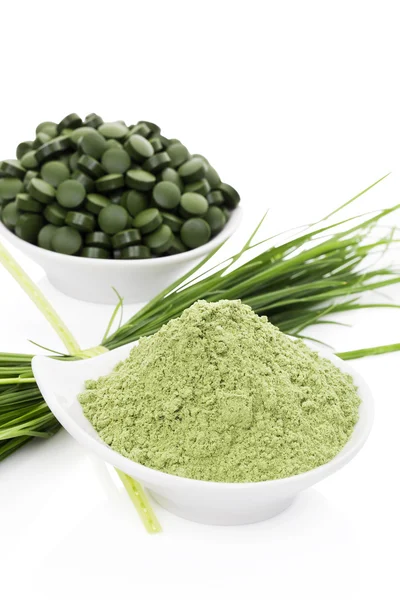 Healthy living. Spirulina, chlorella and wheatgrass. — Stock Photo, Image