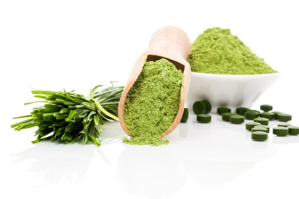 Healthy living. Spirulina, chlorella and wheatgrass. — Stock Photo, Image