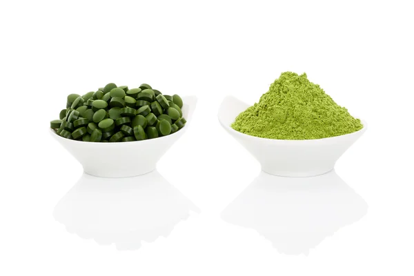 Wheat grass and spirulina. — Stock Photo, Image