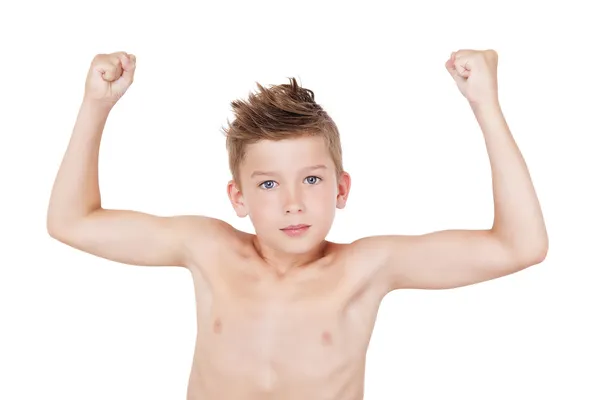 Junge zeigt Muskeln. — Stockfoto