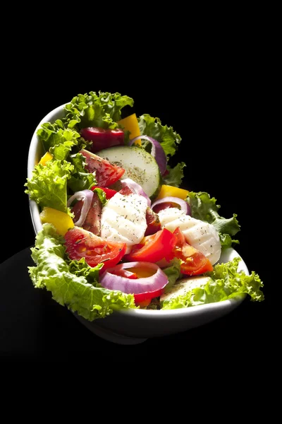 Salada de legumes frescos luxuosos . — Fotografia de Stock