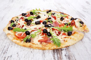 lezzetli pizza.