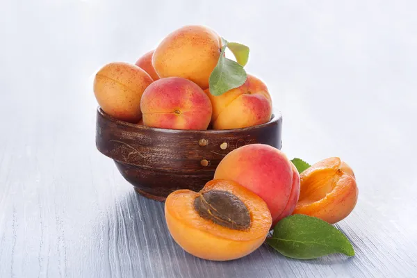 Смачні абрикоси . — стокове фото