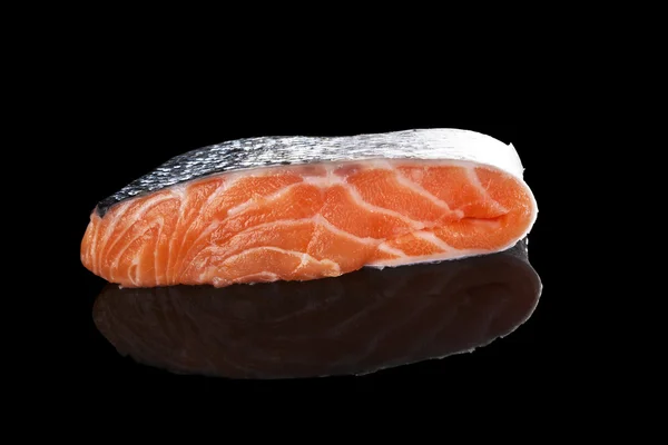 Pieza de salmón crudo . — Foto de Stock