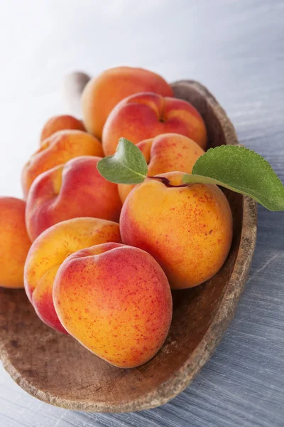 Zralé čerstvé meruňky. — Stock fotografie
