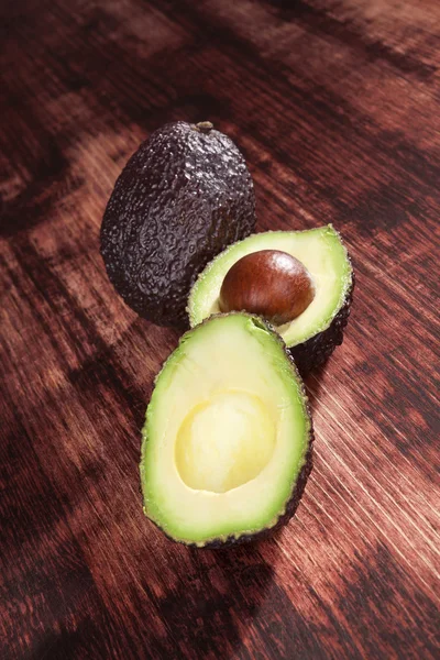 Deliziosi avocado maturi . — Foto Stock