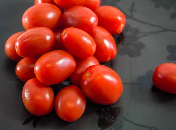 Pomodori d'uva grassocci — Foto Stock