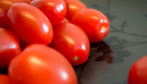 Tomates de raisin dodues — Photo