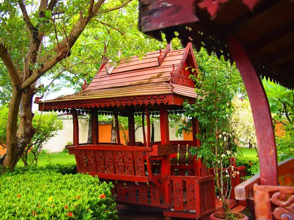 Thai-Pavillon im Garten — Stockfoto
