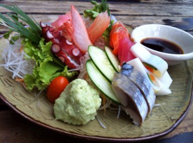 Deniz ürünleri suşi