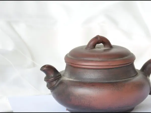 Bule de chá marrom elegante — Fotografia de Stock