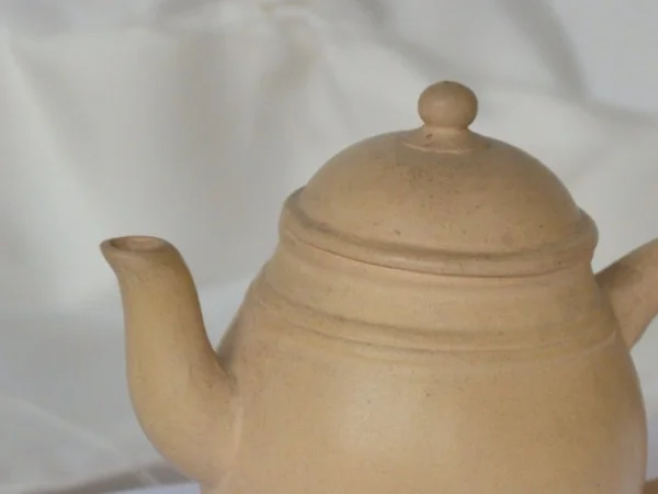 Stijlvolle beige theepot — Stockfoto