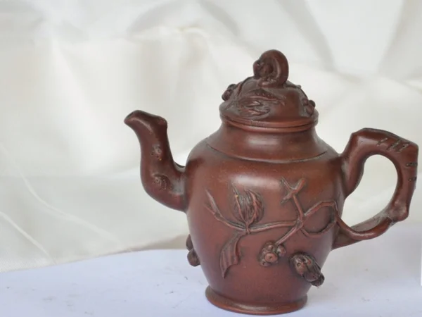 Stijlvolle bruin theepot — Stockfoto