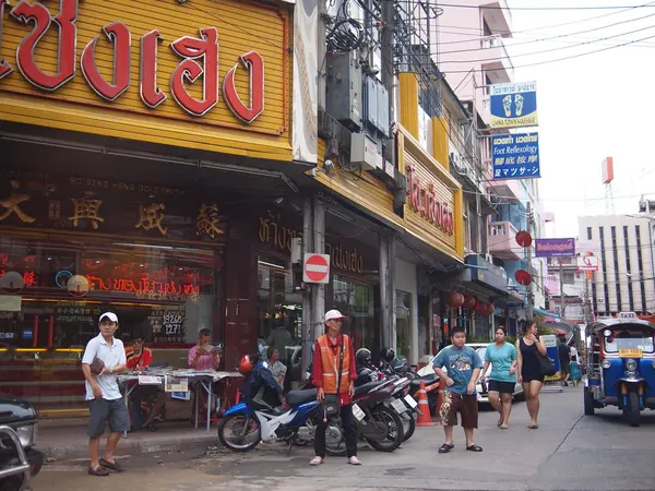 Ludzie na ulicy w bangkok Tajlandia — Zdjęcie stockowe